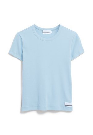 Hellblaues T-Shirt mit kurzen Ärmeln, geripptem Muster und Rundhalsausschnitt. Verfügt über ein weißes Etikett mit dem Markennamen am unteren Saum.