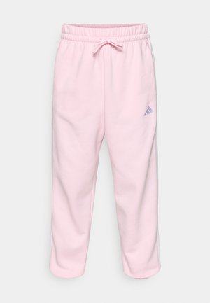 Calças de ganga cor-de-rosa feitas de tecido macio, com cintura elástica com cordão, riscas laterais e um pequeno logotipo perto da anca esquerda.