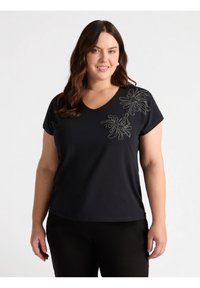 Czarna koszulka polo z dekoltem w serek i krótkim rękawem. Ozdobiona kwiatowymi aplikacjami z koralików na lewym ramieniu. Wykonana z miękkiego, gładkiego materiału.