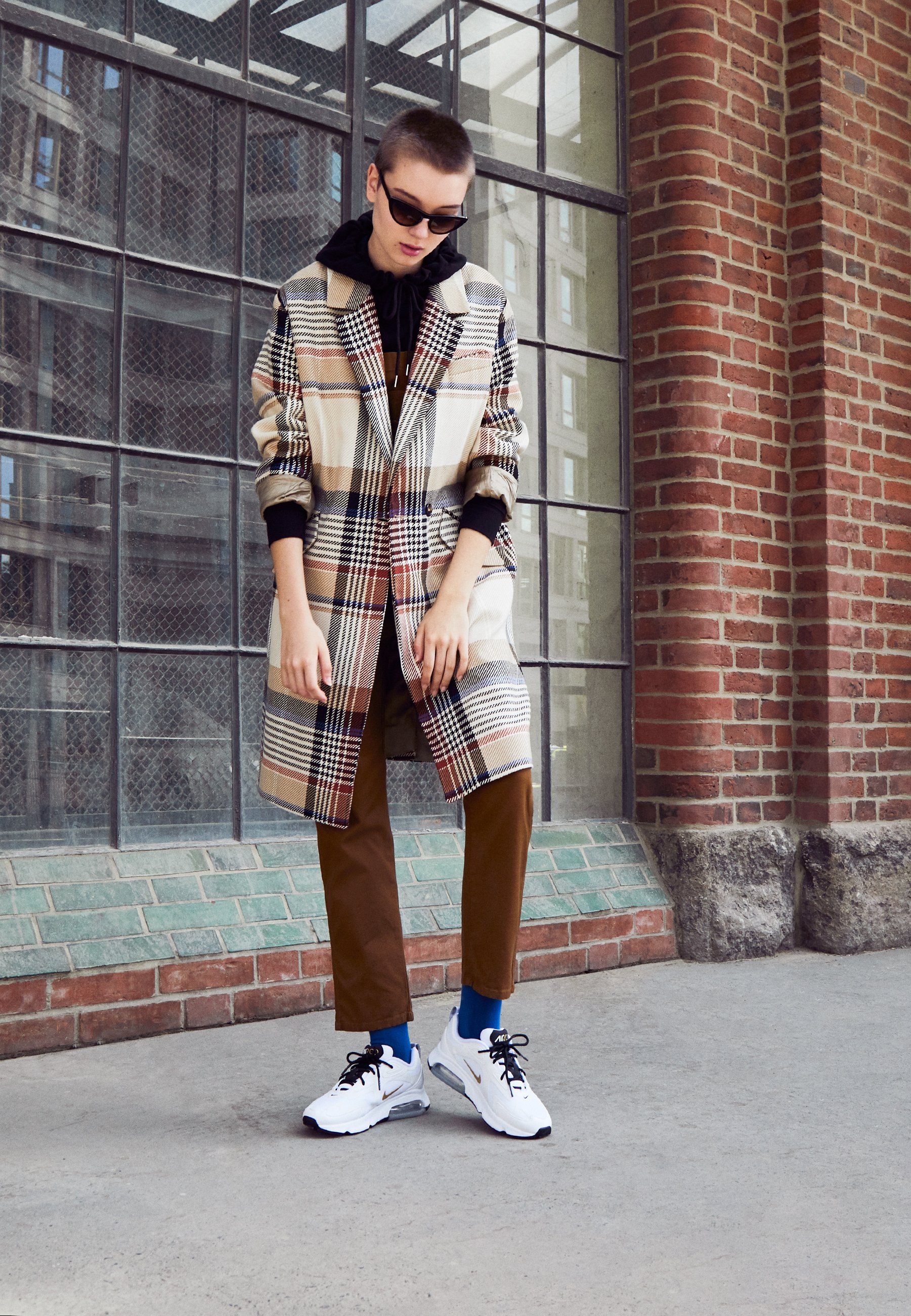 nike white and gold air max 200 trainers