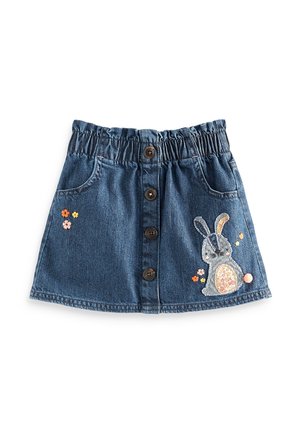 Denimnederdel med elastisk talje, knapper foran, to lommer, blomsterbroderi på venstre side og en kaninlap med blomster på højre side.