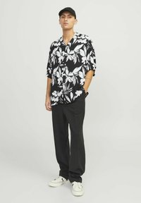 Jack & Jones RELAXED FIT - Hemd - black