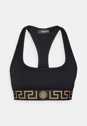 Top desportivo preto com um design de costas nadador, apresentando um padrão geométrico dourado e o emblema da Medusa na banda. Feito de um tecido suave.