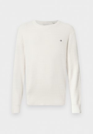 Λευκό υφασμάτινο πλεκτό πουλόβερ με στρογγυλή λαιμόκοψη, μακριά μανίκια και μικρό κεντητό λογότυπο στο αριστερό στήθος.