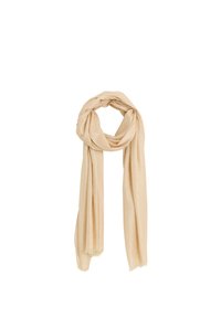 Écharpe beige en tissu doux, avec un léger éclat subtil. Elle a une forme rectangulaire avec des bords frangés, drapée avec élégance.