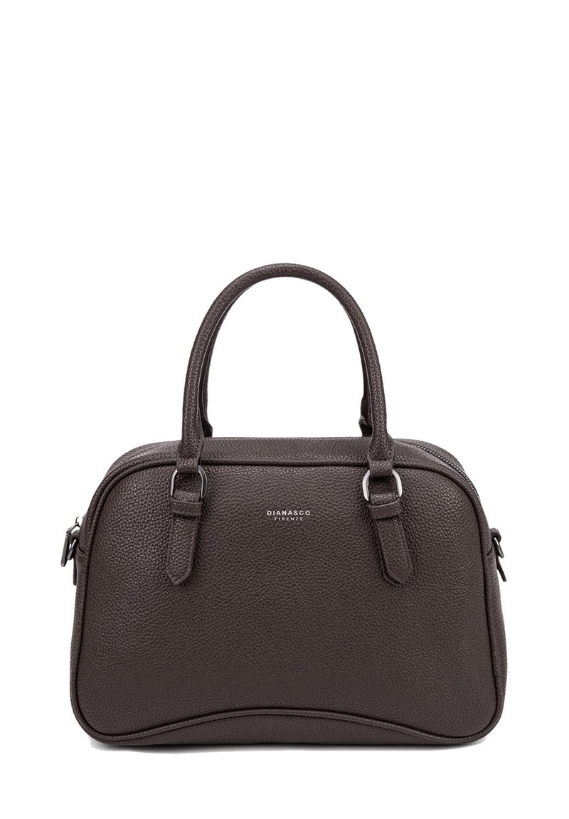 Bruine, gestructureerde leren handtas met twee ronde handvatten, een ritsafsluiting en een subtiele logo-detail in het midden van de voorkant.