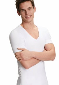 White short-sleeve V-neck t-shirt made of smooth fabric, fitted design, with a simple and clean silhouette. No visible patterns or accents.