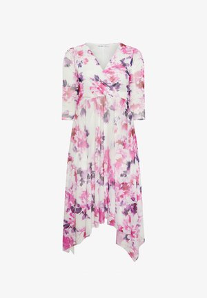 Vestido blanco con estampado floral en tonos rosa y púrpura, estilo cruzado con escote en V, mangas tres cuartos y dobladillo asimétrico.