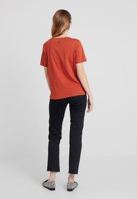 Minimum T-shirts print - metallic red