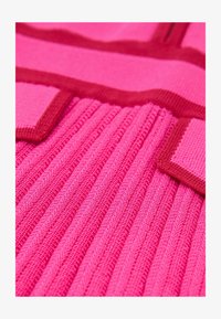 Valimata, bright pink