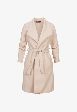 Beżowy płaszcz kopertowy z paskiem, z kołnierzem w szalowym stylu, długimi rękawami i miękką, gładką fakturą. Projekt charakteryzuje się prostym krojem i minimalistycznymi detalami.
