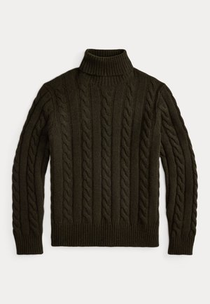 Maglione lavorato a maglia verde scuro con collo alto, motivo a trecce, polsini a coste e una texture liscia.