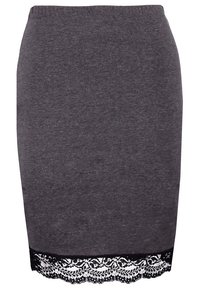 Jupe crayon grise en tissu doux, ornée d'une bordure en dentelle noire au bas. Taille élastique pour le confort et silhouette ajustée.