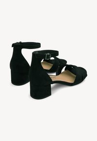 Tamaris Sandále - black