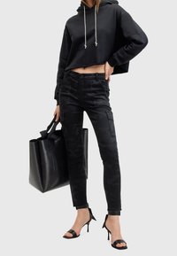 AllSaints Kapsáče - black