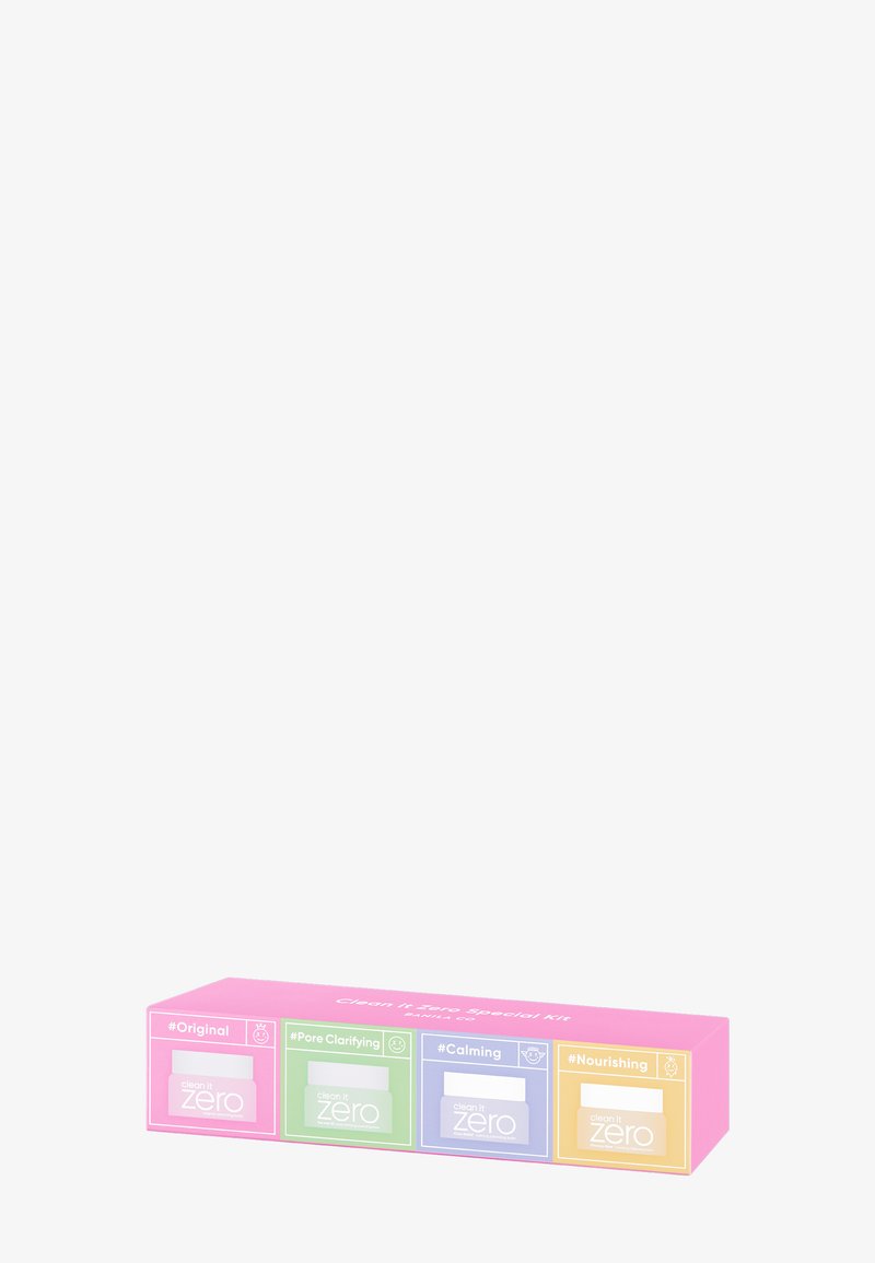 Clean It Zero Special Kit met vier rechthoekige containers. Geïllustreerde etiketten: Original (roze), Pore Clarifying (groen), Calming (blauw), Nourishing (geel).