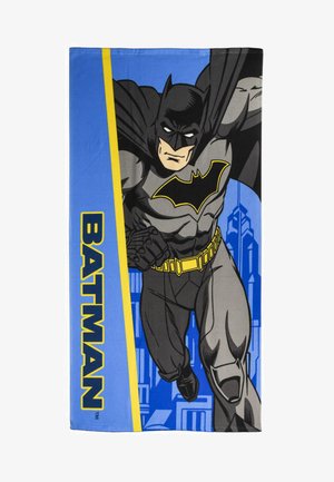 Batman-thema handdoek met een blauwe achtergrond, met een grote afbeelding van Batman in grijs en zwart, met een geel embleem en in bold "BATMAN" tekst.