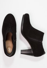 Clarks Kotníková obuv - black