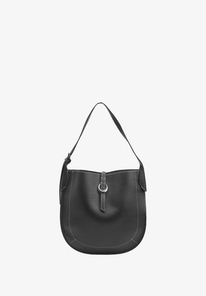 Sac à épaule en cuir noir de forme arrondie, avec des accessoires en métal argenté, des coutures blanches contrastantes et une seule sangle réglable.