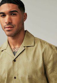 Next SHORT SLEEVE REGULAR FIT - Skjorta - neutral