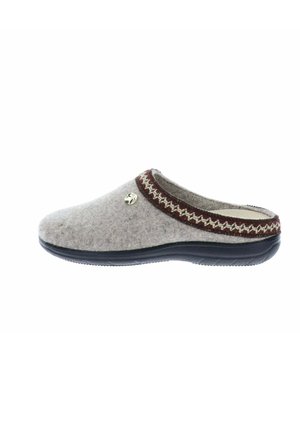 Zapatilla gris de fieltro tipo slip-on con suela negra y ribete decorativo cosido en marrón y beige alrededor de la abertura.