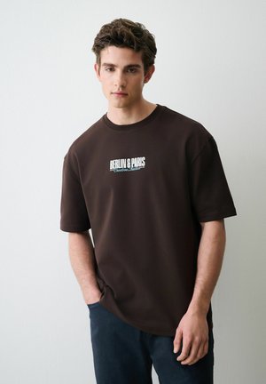 Next, REGULAR FIT - GRAPHIC PRINT HEAVY WEIGHT T-SHIRT . - Tricou cu imprimeu - brown blue text