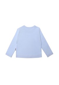 Hellblaues Langarmhemd aus weichem, atmungsaktivem Stoff. Verfügt über einen Rundhalsausschnitt und genähte Nähte. Etikett auf der unteren Seite sichtbar.