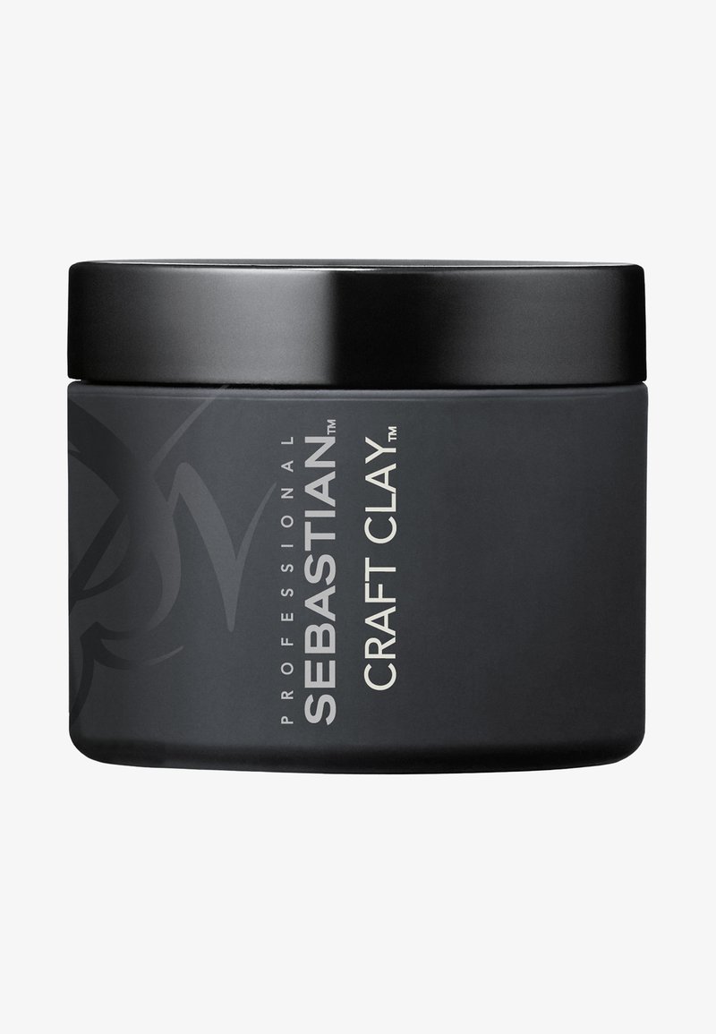 Schwarzer runder Behälter von Sebastian Craft Clay, mit einer glatten, matten Oberfläche, silberner Schrift und einem schwarzen Deckel mit minimalistischem Branding-Design.