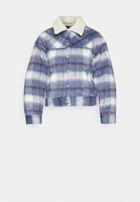 Beskuren rutiga jacka i blått och vitt med lila detaljer, utrustad med krage i konstpäls, knäppning med knappar och långa ärmar.