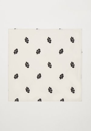 Svart blommönster broderat på en krämfärgad tyg, med en slät yta, rektangulär form och jämnt fördelade blommiga mönster.