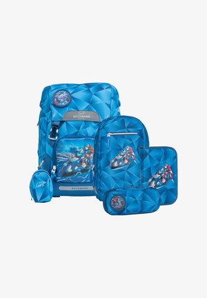 Set di zaini Beckmann blu con motivo geometrico e grafiche di motociclisti rosso-blu, comprendente zaino, borsa più piccola, astuccio e portapenne.