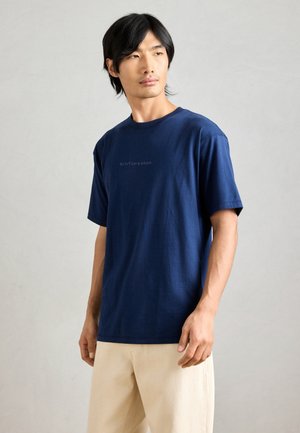 SEASONAL CORE CHEST ARTWORK RELAXED FIT  - T-shirt basique - pageant blue