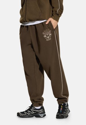 - Spodnie treningowe