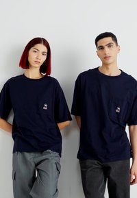 GAP TEE UNISEX - Marškinėliai su spaudiniu - navy uniform