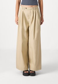 GAP GAP X DÔEN WIDE LEG KHAKI - Nadrágok - iconic khaki