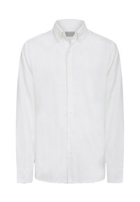 Camisa blanca de manga larga, con botones, hecha de una tela suave, que presenta un collar clásico y cierre frontal con botones, con mangas con puños y un dobladillo recto.