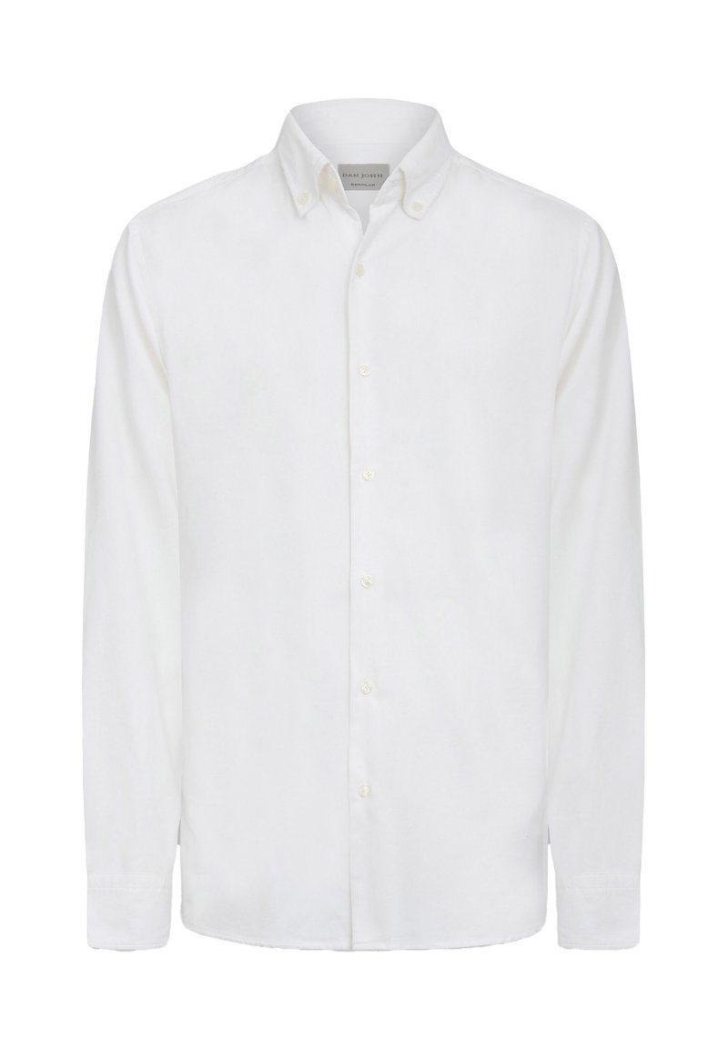 Camisa blanca de manga larga, con botones, hecha de una tela suave, que presenta un collar clásico y cierre frontal con botones, con mangas con puños y un dobladillo recto.