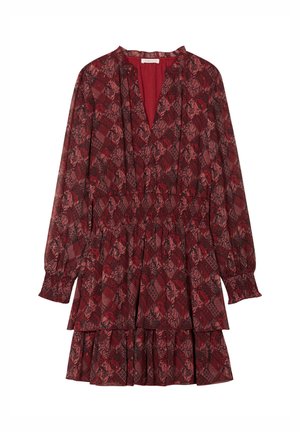 Rotes gemustertes Kleid mit V-Ausschnitt, langen Ärmeln und einem gestuften Rock mit gerafftem Taillenbund, verziert mit floralen und geometrischen Mustern.