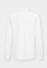 Wit overhemd met lange mouwen, gemaakt van een gladde, ademende stof. Voorzien van een puntige kraag, knoopmanchetten en nette naadafwerking.