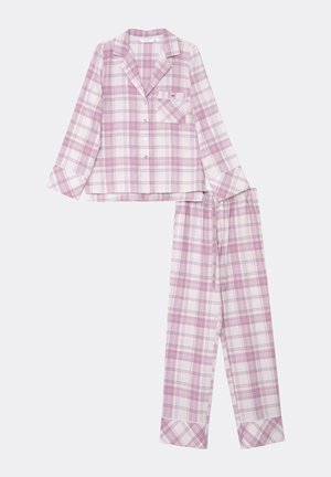 Pizamy w kratę z długimi rękawami i spodniami, z fioletowo-białymi wzorami w kratkę, zapinane na guziki, z kieszonką na piersi. Wykonane z miękkiej bawełny.