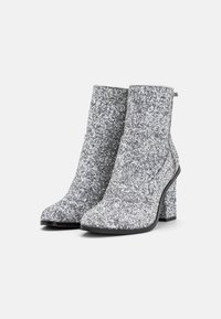 Buffalo Botines - silver-coloured