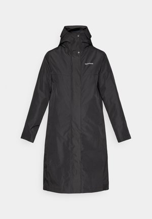 Impermeable negro con material transpirable y resistente al agua, un cuello alto, capucha fija y cierre a presión. Diseño minimalista sin patrones.
