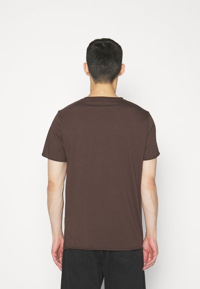 Filippa K ROLL NECK TEE - Basic póló - dark choco