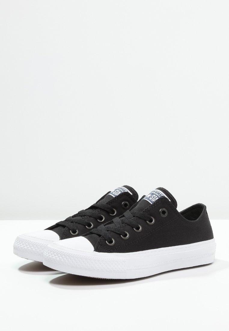 chuck taylor 2 black