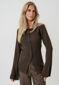 Unausgewählt, dark brown