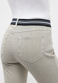 Thumbnail Image 6