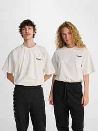 Hummel LOOSE WHISTLE - T-shirts print - blanc de blanc/royal purple