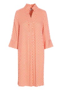 Oranges Kleid mit geometrischem Muster, Knopfleiste vorne, halblangen Ärmeln und Kragen. Leichter Stoff mit subtiler Textur.