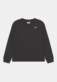 Sort crewneck sweatshirt lavet af bomuldsblandingsstof, med lange ærmer og et lille rødt Levi's logo på brystet. Enkel design, ingen mønstre.