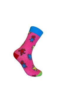 Calzini rosa con bordo blu e punta verde lime; presentano figure colorate in stile cartone animato con motivi rossi, blu, gialli e verdi.